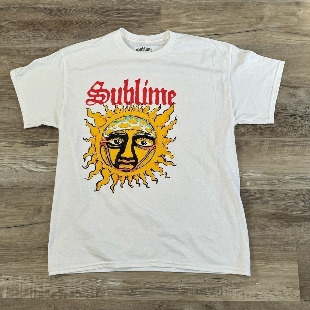 Retro white Sublime band t shirt
Mens L nice condition
Measures 22x29 - Picture 3 of 5